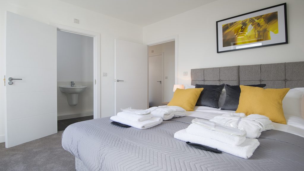 Tailored Stays De Havilland House Bedroom serviced apartment Cambridge