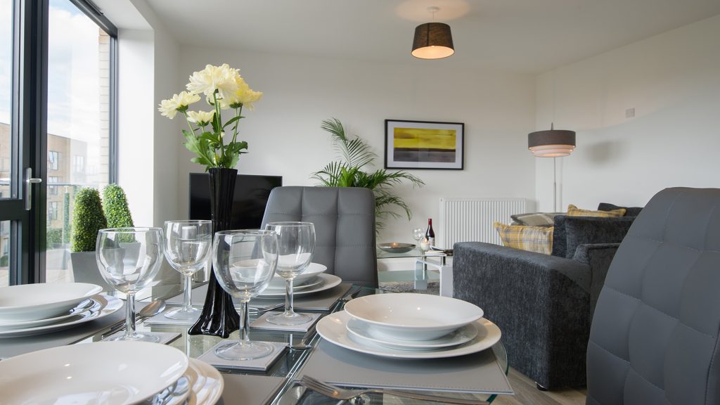 Tailored Stays De Havilland House Dining area Serviced apartment Cambridge